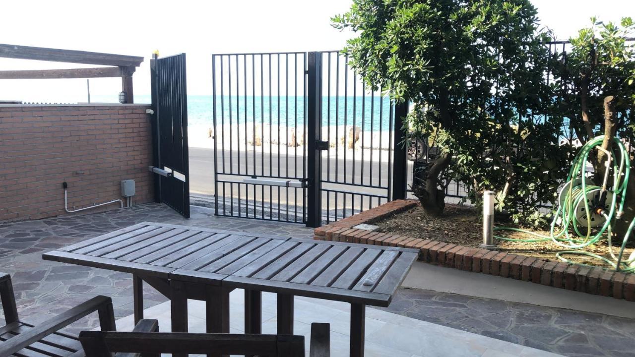 Beach Appartament Marina di Montemarciano Bagian luar foto